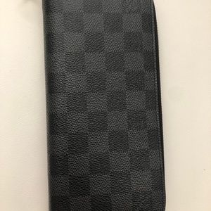 Louis Vuitton Zippy wallet